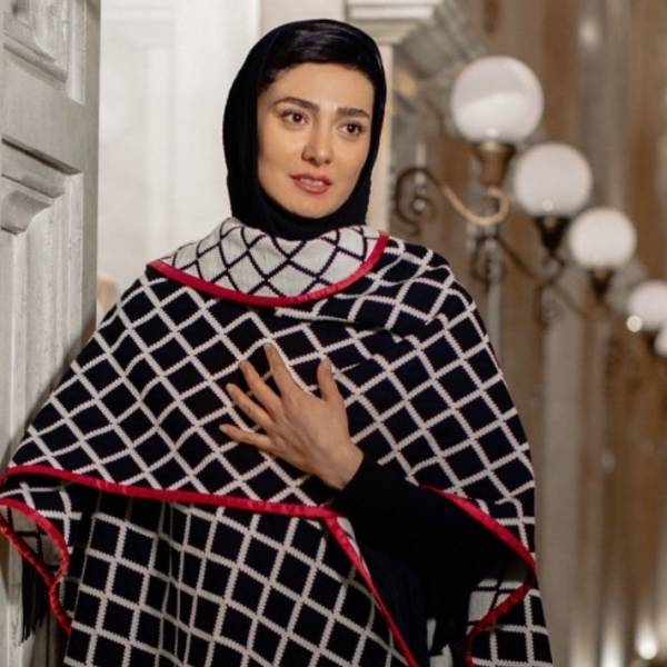 لحظه بیرون انداختن مینا وحید از کنسرت ماکان بند/فیلم لحظه بیرون انداختن مینا وحید از کنسرت ماکان بند/فیلم