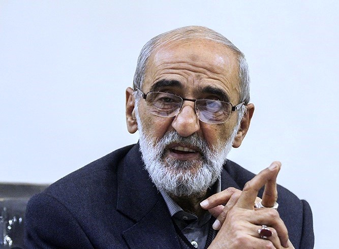 حسین شریعتمداری: کنار نرفتن ۴ نامزد جبهه انقلاب به نفع نفر پنجم گناهی نابخشودنی است حسین شریعتمداری: کنار نرفتن ۴ نامزد جبهه انقلاب به نفع نفر پنجم گناهی نابخشودنی است