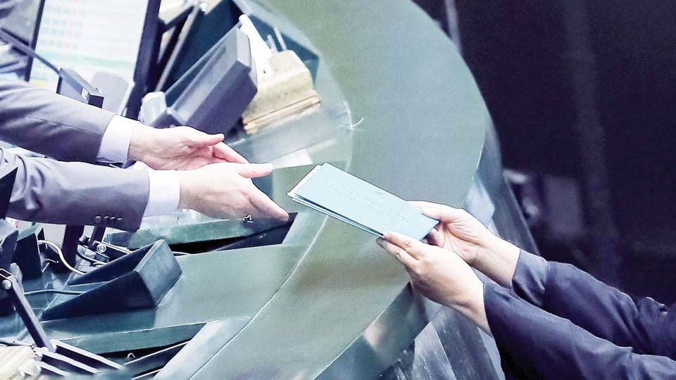 تحویل پنهانی بودجه؟ تحویل پنهانی بودجه؟