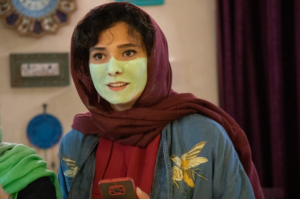 نقاشی عجیب روی صورت مینا وحید + عکس نقاشی عجیب روی صورت مینا وحید + عکس