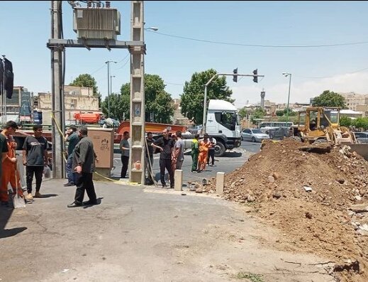 فرونشست زمین در کرج/ ساختمانهای اطراف تخلیه شد فرونشست زمین در کرج/ ساختمانهای اطراف تخلیه شد