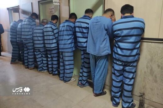 هدیه ۵۰میلیون تومانی سارق صندوق امانات بانک ملی برای تولد عمه جانش هدیه ۵۰میلیون تومانی سارق صندوق امانات بانک ملی برای تولد عمه جانش