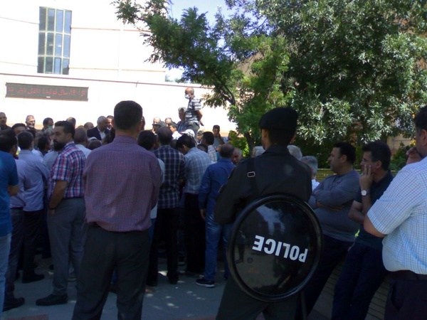 تجمع اعتراضی بازنشستگان برای افزایش حقوق تجمع اعتراضی بازنشستگان برای افزایش حقوق