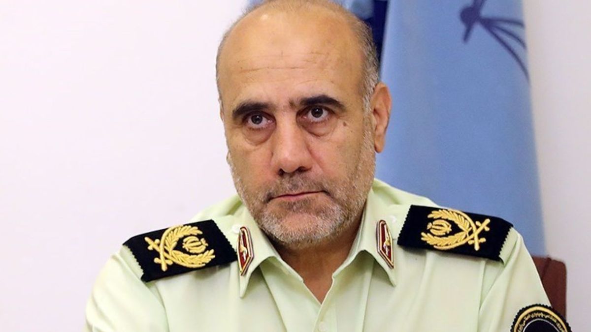 پلیس: بازداشت ۳ متهم جدید سرقت از بانک ملی /آغاز تحویل اموال مسروقه به مالباختگان/ بازداشت ۴۳۲ مجرم حرفهای در 48 ساعت پلیس: بازداشت ۳ متهم جدید سرقت از بانک ملی /آغاز تحویل اموال مسروقه به مالباختگان/ بازداشت ۴۳۲ مجرم حرفهای در 48 ساعت