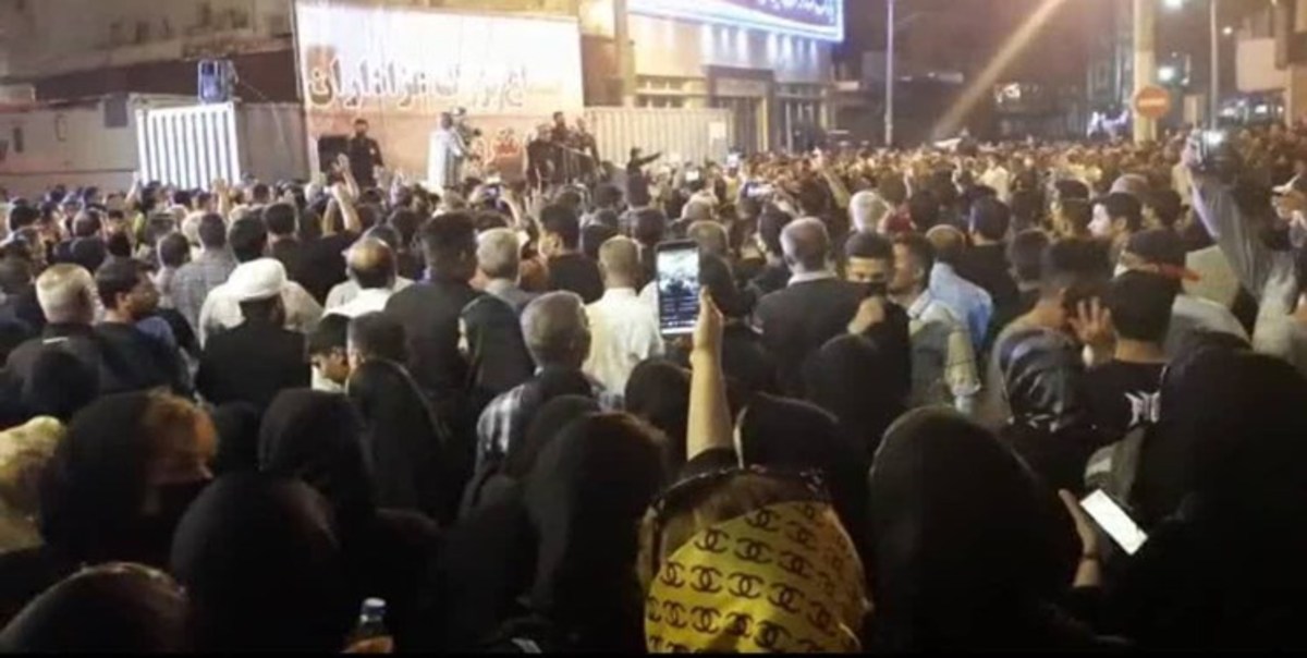 ادامه اعتراضات گسترده در آبادان ادامه اعتراضات گسترده در آبادان
