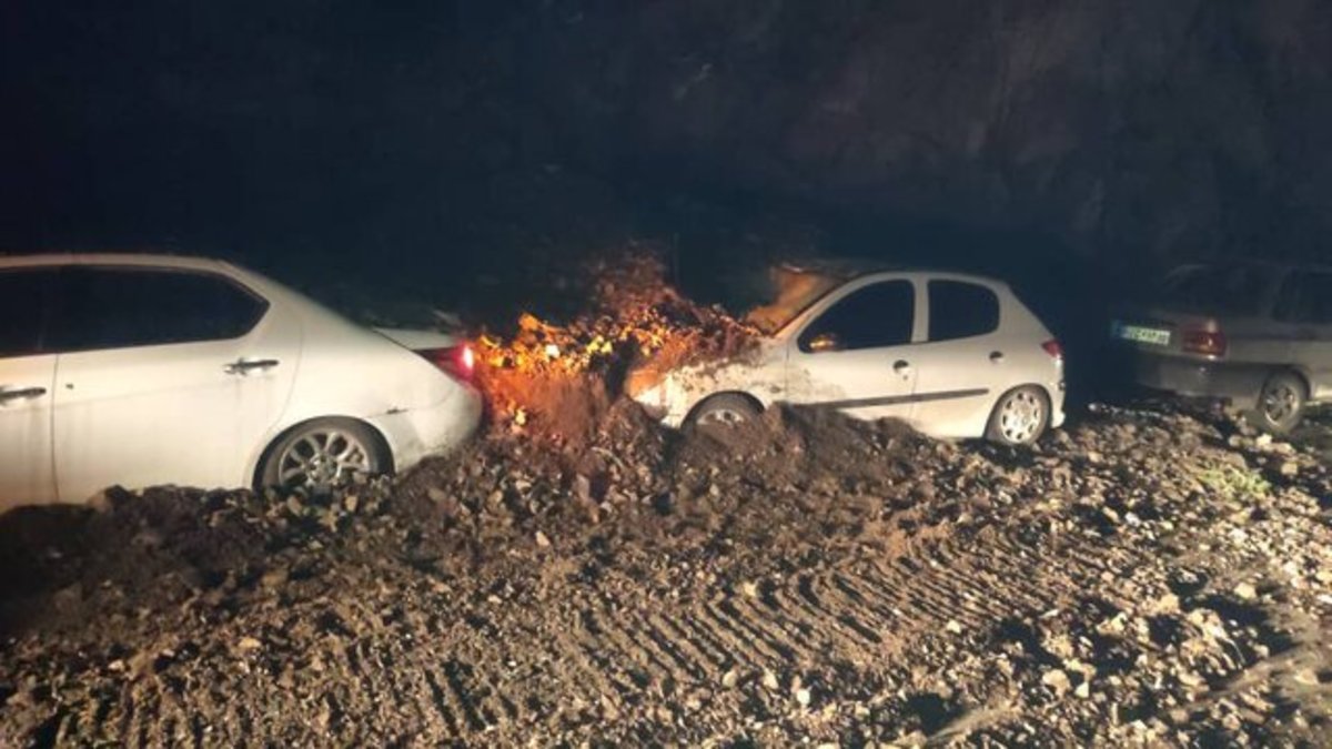 انسداد ۹ جاده به علت بارش باران و سیل انسداد ۹ جاده به علت بارش باران و سیل