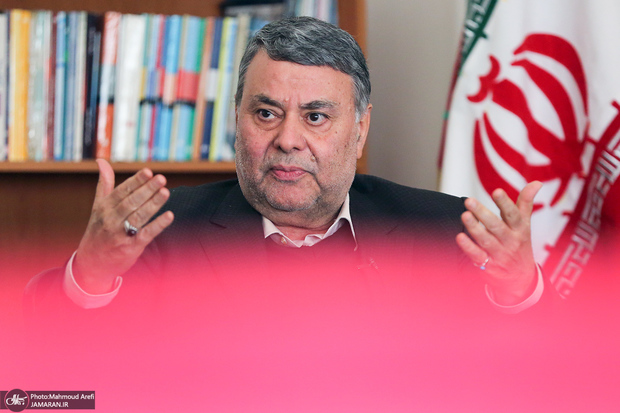 صدر، عضو مجمع تشخیص مصلحت نظام: استراتژی نظام باید «لبخند به مردم» باشد/ بینش امنیتی تلقین می کند که حکومت نباید یک قدم عقب بگذارد/ جوانان احساس تحقیر می کنند/ شرایط اعتراض و تظاهرات مسالمت آمیز را فراهم کنیم صدر، عضو مجمع تشخیص مصلحت نظام: استراتژی نظام باید «لبخند به مردم» باشد/ بینش امنیتی تلقین می کند که حکومت نباید یک قدم عقب بگذارد/ جوانان احساس تحقیر می کنند/ شرایط اعتراض و تظاهرات مسالمت آمیز را فراهم کنیم