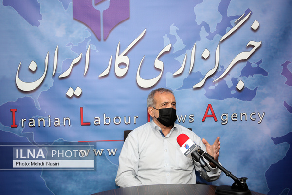 توهین طرفین به یکدیگر جایی برای گفتوگو باقی نمیگذارد/ به قدری فضا را بستیم که مشکلات به صورت انفجاری خود را نشان داده است/مراقب باشیم کار به هرج و مرج کشیده نشود توهین طرفین به یکدیگر جایی برای گفتوگو باقی نمیگذارد/ به قدری فضا را بستیم که مشکلات به صورت انفجاری خود را نشان داده است/مراقب باشیم کار به هرج و مرج کشیده نشود