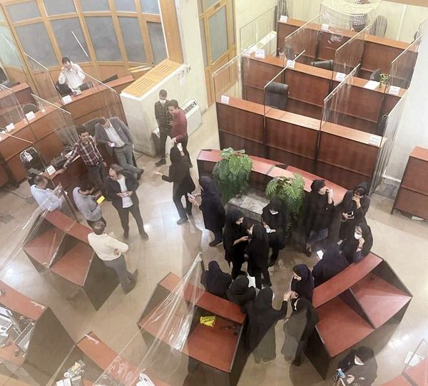 بحران بورس به سایر بخشهای اقتصاد تسری مییابد بحران بورس به سایر بخشهای اقتصاد تسری مییابد