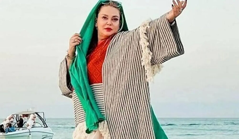 عکس عجیب بهاره رهنما با مجسمه آزادی آمریکا عکس عجیب بهاره رهنما با مجسمه آزادی آمریکا