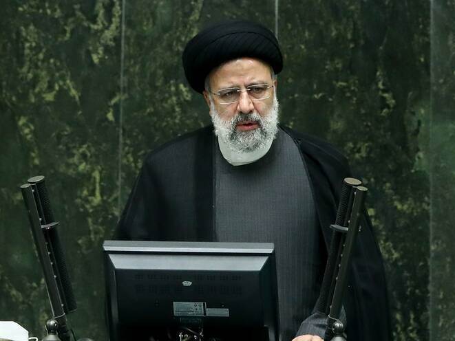 رئیسی: در مسئله واگذاری خودرو در غیر روال معمول، گفتم باید مسئول این کار برکنار شود و برخورد قضایی صورت بگیرد رئیسی: در مسئله واگذاری خودرو در غیر روال معمول، گفتم باید مسئول این کار برکنار شود و برخورد قضایی صورت بگیرد