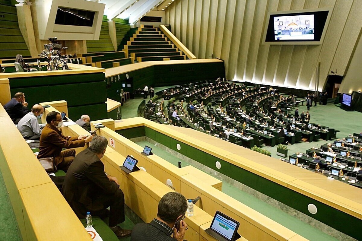 نمایندگان که از استیضاح وزرا عاجزند؛ پس مسئولان خودشان کنار بروند! نمایندگان که از استیضاح وزرا عاجزند؛ پس مسئولان خودشان کنار بروند!
