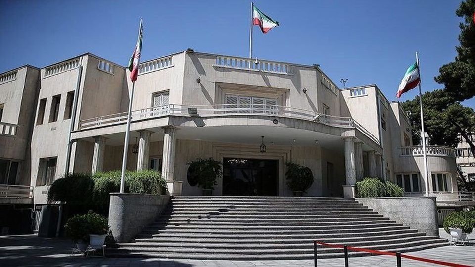 پشت شعارهای زیبا پشت شعارهای زیبا