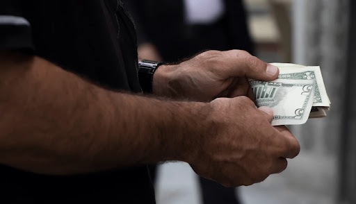 4 پیش بینی از قیمت دلار/ منابع ارزی دولت کفاف کنترل قیمت دلار را میدهد؟ 4 پیش بینی از قیمت دلار/ منابع ارزی دولت کفاف کنترل قیمت دلار را میدهد؟