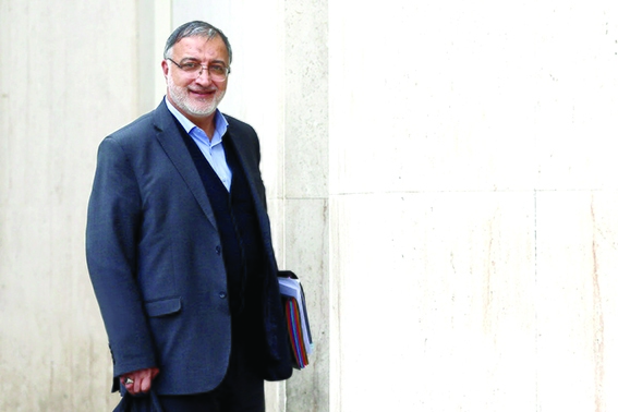 استعفا کنید! استعفا کنید!