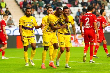 روزگار خوش یک استقلالی کنار ستاره بارسلونا؛ آبیها دلتنگ این ستاره هستند! روزگار خوش یک استقلالی کنار ستاره بارسلونا؛ آبیها دلتنگ این ستاره هستند!