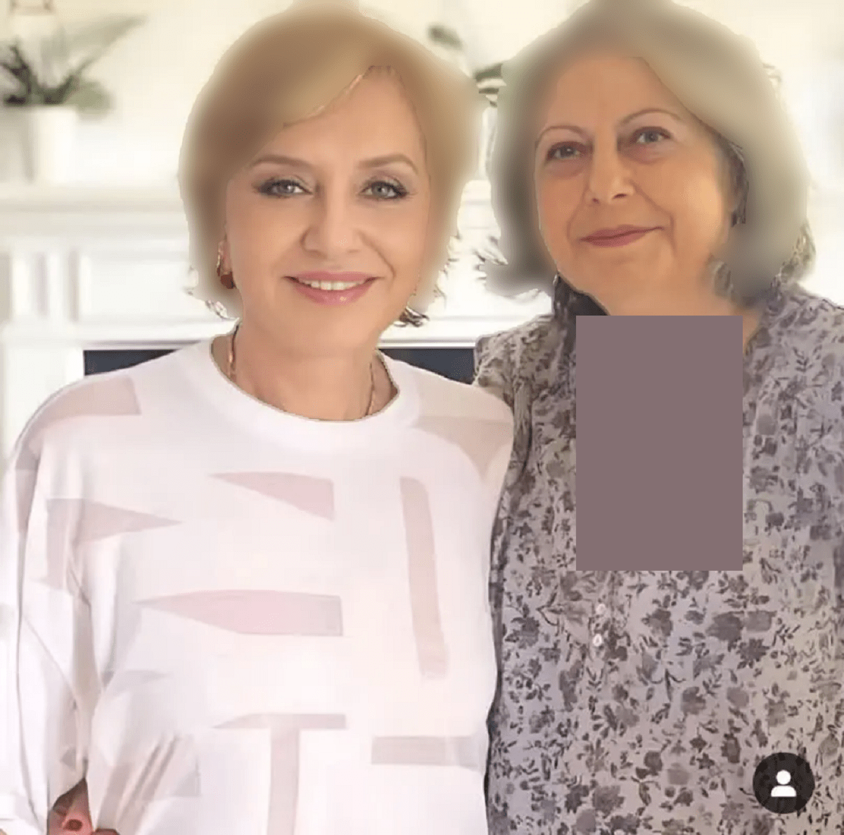 سوژه شدن عکس دونفره ثریا قاسمی با گوگوش سوژه شدن عکس دونفره ثریا قاسمی با گوگوش