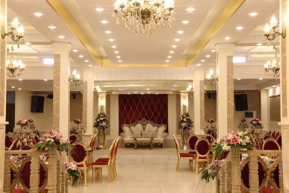 گمانهزنی درباره تعطیلی عروسیها در ایام عزای عمومی؛ بیخبری ادامه دارد/ رئیس اتحادیه تالارهای پذیرایی: فعلا بیسروصدا جشن بگیرید گمانهزنی درباره تعطیلی عروسیها در ایام عزای عمومی؛ بیخبری ادامه دارد/ رئیس اتحادیه تالارهای پذیرایی: فعلا بیسروصدا جشن بگیرید