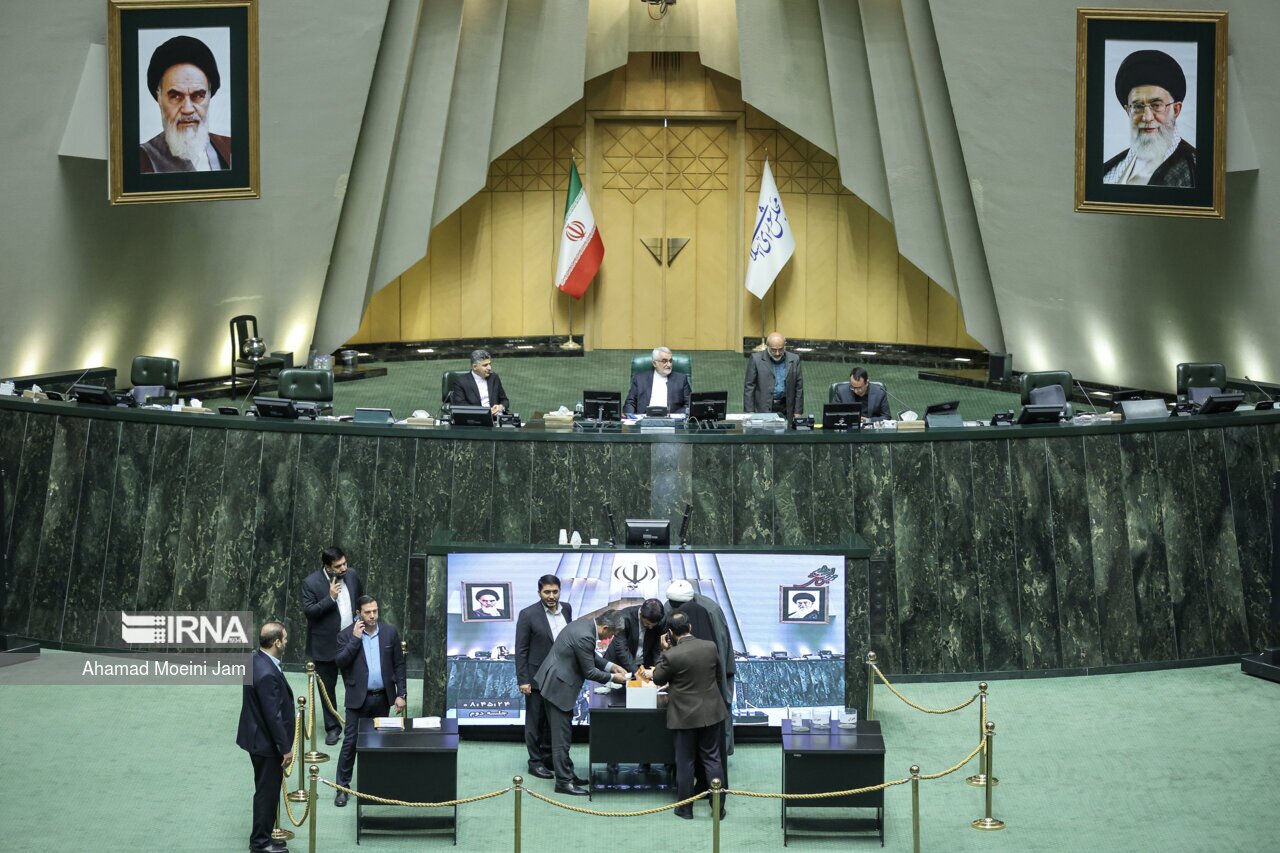 مقایسه ترکیب هیات رئیسه «اجلاسیه اول» مجالس دهم، یازدهم و دوازدهم +جدول مقایسه ترکیب هیات رئیسه «اجلاسیه اول» مجالس دهم، یازدهم و دوازدهم +جدول