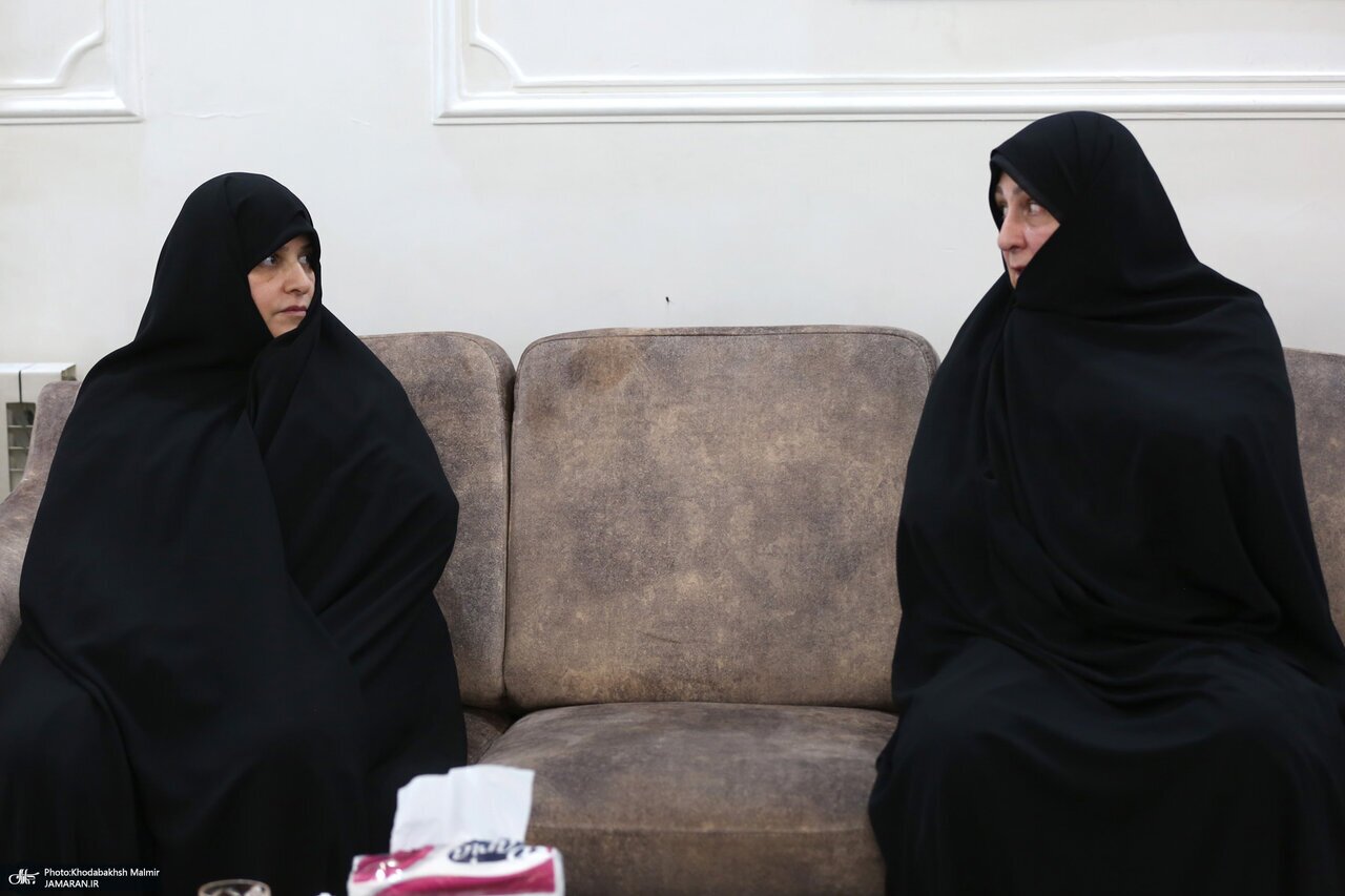 عکس جدید از جمیله علم الهدی و دخترانِ عزادارش /عروس امام هم بود عکس جدید از جمیله علم الهدی و دخترانِ عزادارش /عروس امام هم بود