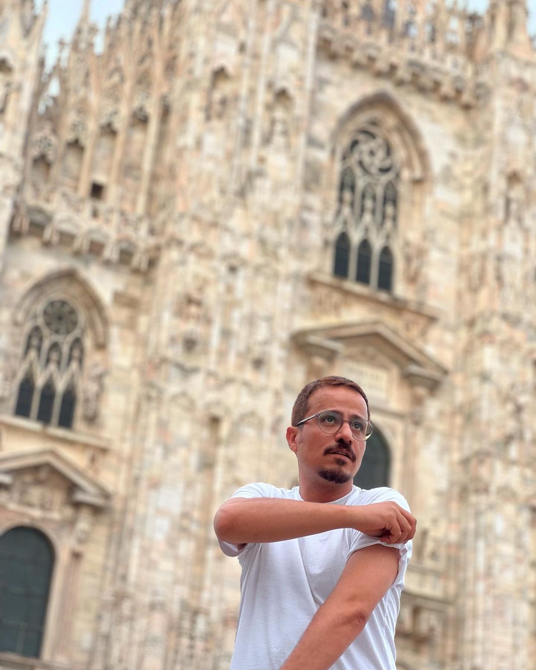 خارجگردیِ آقای بازیگر با تیپ و استایل متفاوت