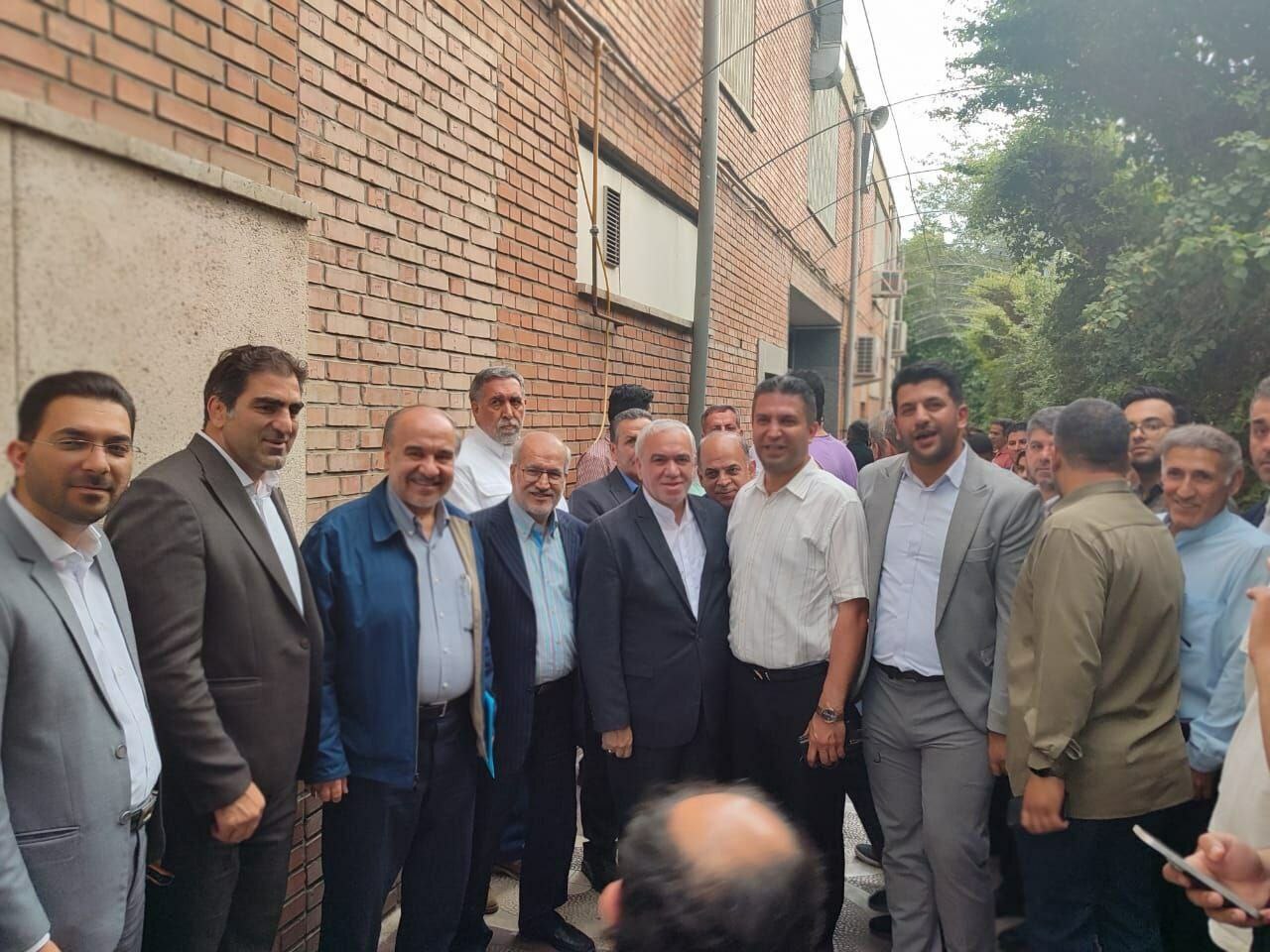 حضور سلطانی‌فر در ستاد پزشکیان، صدای استقلالی‌ها را درآورد