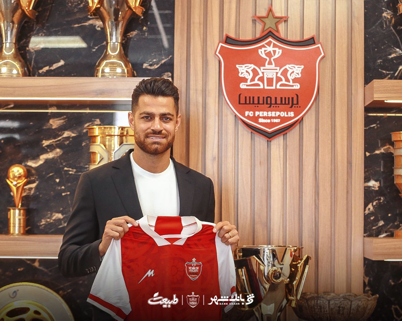 ستاره ملیپوش رسما با پرسپولیس تمدید کرد