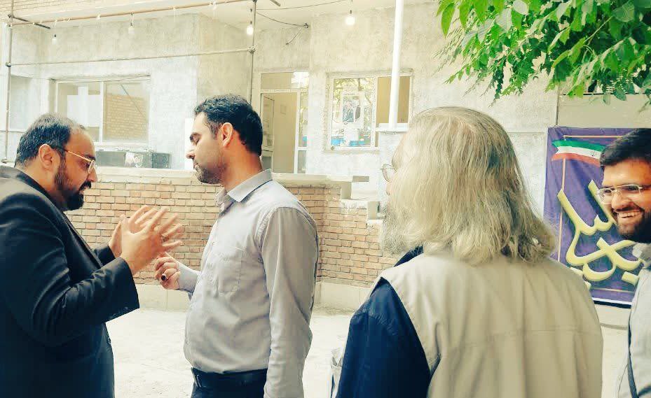 عکسی که از برادر سعید جلیلی در زمان انتخابات لو رفت