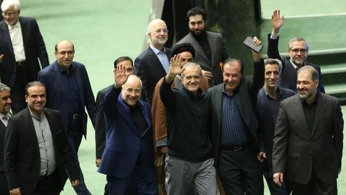 کابینه «وفاق ملی» پزشکیان رای اعتماد گرفت کابینه «وفاق ملی» پزشکیان رای اعتماد گرفت