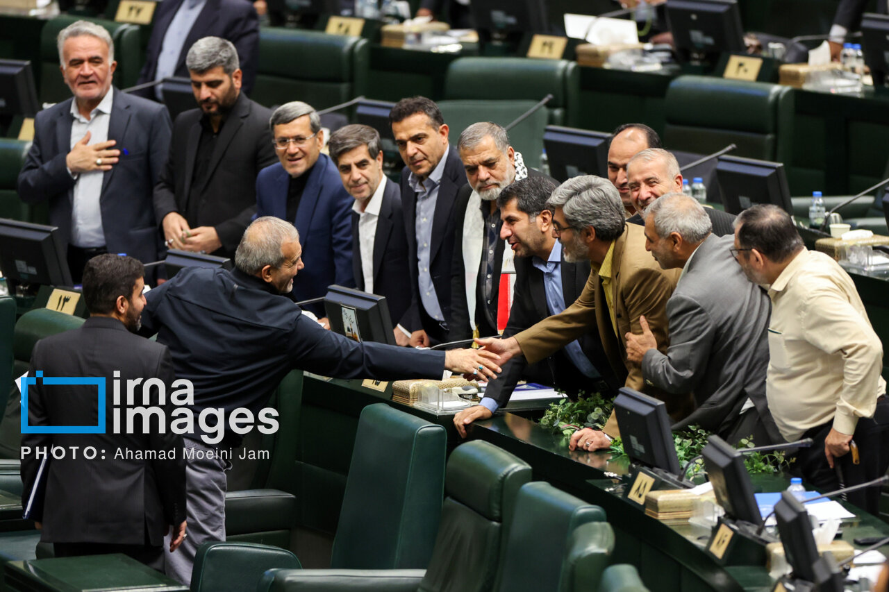 یک عکس جنجالی با حضور پزشکیان و کوچکزاده