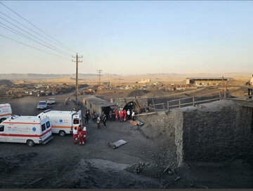 فاجعه تلخ در معدن طبس/۱۳ کارگر تا به حال جان باختند فاجعه تلخ در معدن طبس/۱۳ کارگر تا به حال جان باختند