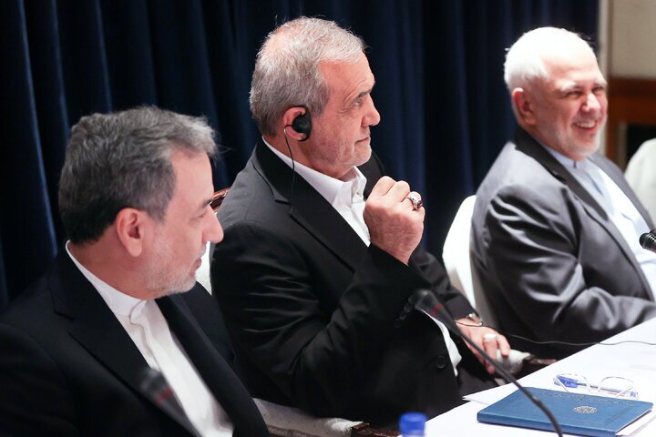 احمدی نژاد با همسر، پسر، عروس و مادر عروسش به آمریکا رفته بود /جمیله علم الهدی با دخترش به آمریکا رفت /لیست ۱۲ نفره همراهان پزشکیان در نیویورک احمدی نژاد با همسر، پسر، عروس و مادر عروسش به آمریکا رفته بود /جمیله علم الهدی با دخترش به آمریکا رفت /لیست ۱۲ نفره همراهان پزشکیان در نیویورک