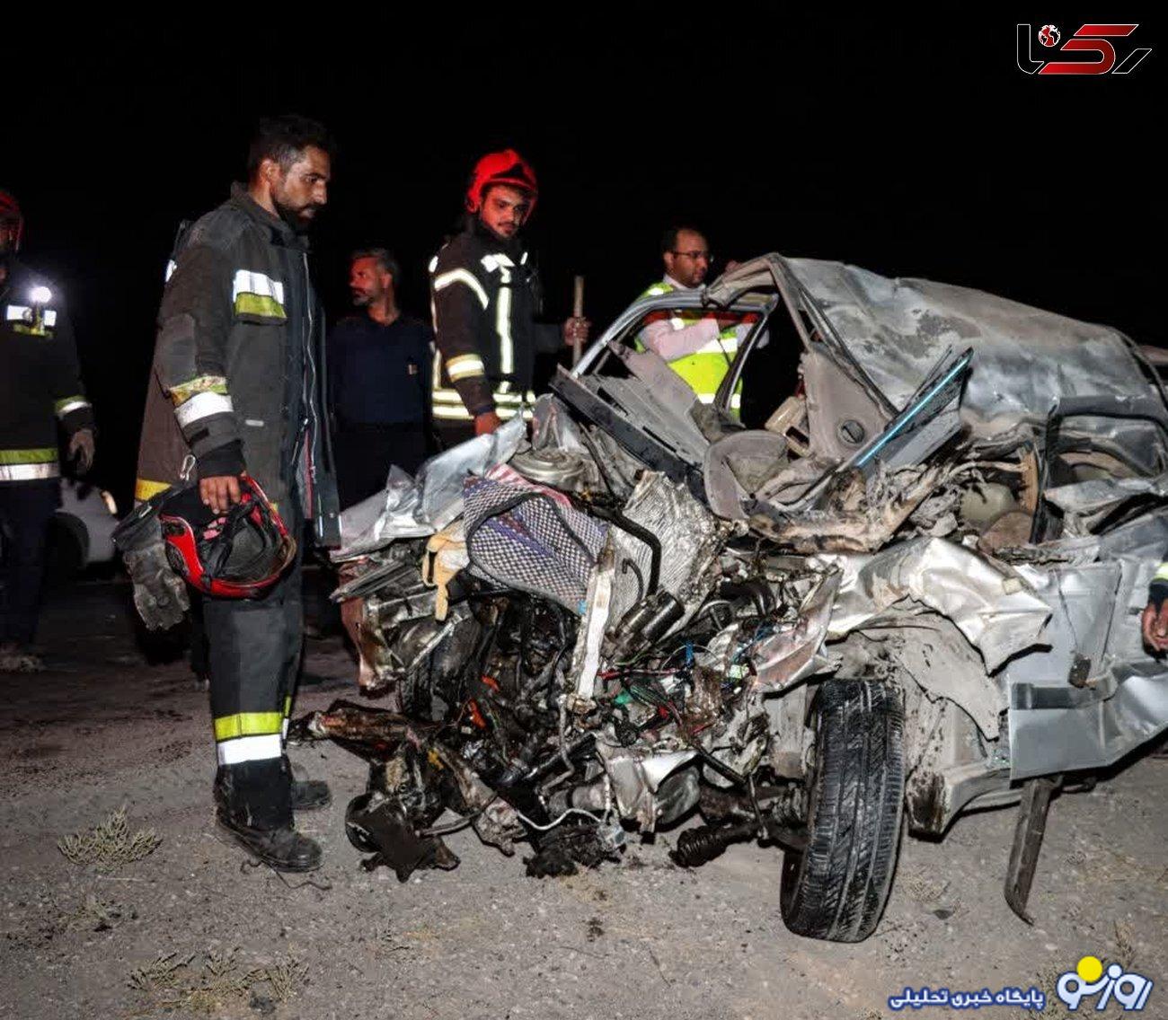 تصادف هولناک در جاده نائین / کامیون پژو 405 را له کرد!+تصاویر تصادف هولناک در جاده نائین / کامیون پژو 405 را له کرد!+تصاویر