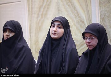 زینب سلیمانی در مراسم بزرگداشت پدر همسرش، هاشم صفی الدین / سردار قاآنی هم بود (عکس) زینب سلیمانی در مراسم بزرگداشت پدر همسرش، هاشم صفی الدین / سردار قاآنی هم بود (عکس)