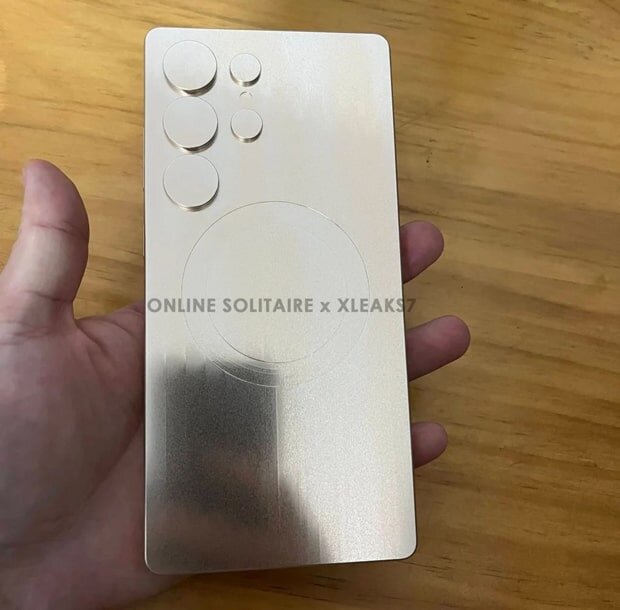 نمایشگر پرچمدار سامسونگ یک سورپرایز برای فیلمبازها دارد