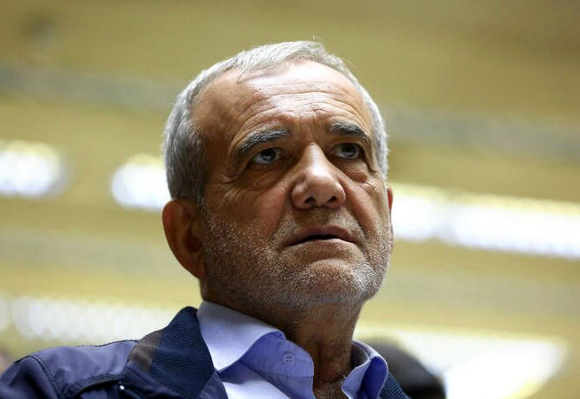 حمله توهین آمیز به پزشکیان ، فرد هتاک از ستاد امر به معروف اخراج شد حمله توهین آمیز به پزشکیان ، فرد هتاک از ستاد امر به معروف اخراج شد