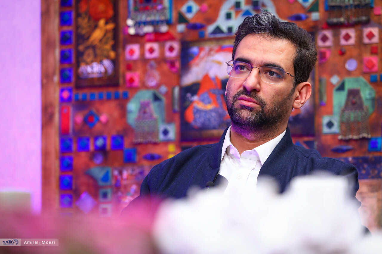 سلطانی‌فر و خانواده‌اش پرسپولیسی هستند/بهانه‌گیری استقلالی‌ها مثل آن قمارباز معروف است/نیاز به بهانه نیست، ما همیشه برنده‌ایم