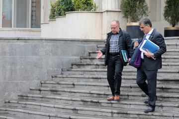 مخالفت با رفیقبازی در دولتها؛ از حرف تا عمل/ از عزل با ادبیاتی تند بخاطر سفر لاکچری تا لاپوشانی فسادی دبش/ رفقای احمدینژاد حاشیه امن داشتند! مخالفت با رفیقبازی در دولتها؛ از حرف تا عمل/ از عزل با ادبیاتی تند بخاطر سفر لاکچری تا لاپوشانی فسادی دبش/ رفقای احمدینژاد حاشیه امن داشتند!