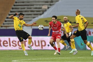 گولسیانی: با گل به خودی احساس خیلی بدی به هواداران دادم/ نمیدانم فصل بعد در پرسپولیس هستم یا نه گولسیانی: با گل به خودی احساس خیلی بدی به هواداران دادم/ نمیدانم فصل بعد در پرسپولیس هستم یا نه