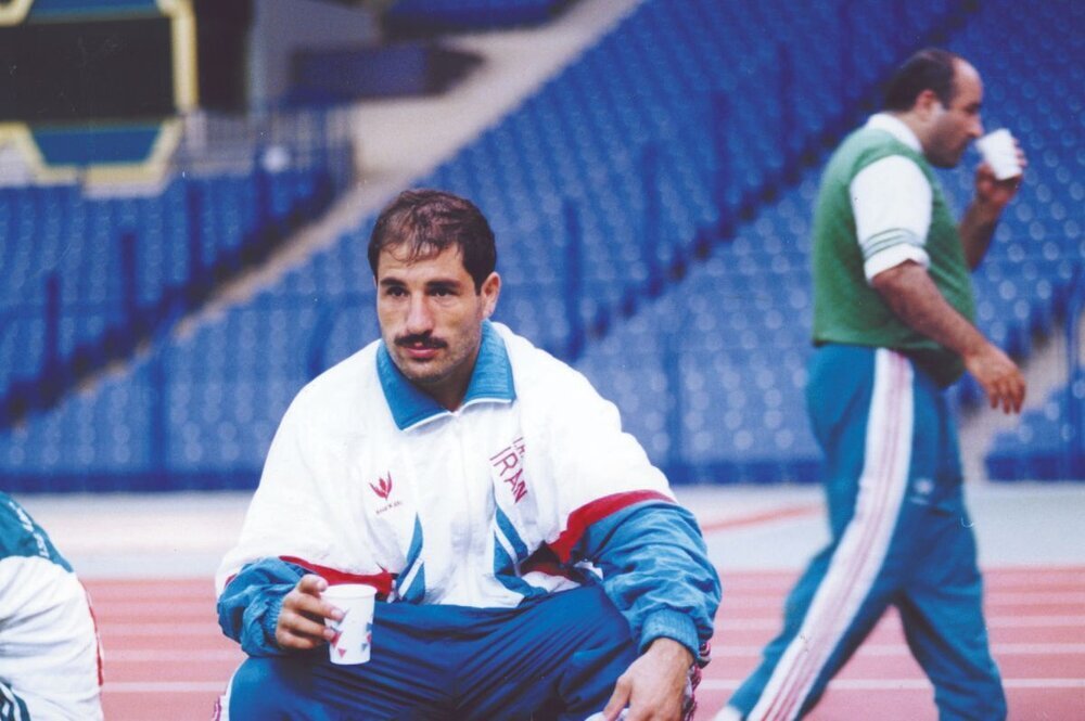 بیرانوند را رها کنید، مگر چه کار کرده؟/خداداد بنده خدا هم زیاد فحش می‌خورد