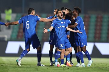 بازیکن استقلال به بازی با آلومینیوم رسید بازیکن استقلال به بازی با آلومینیوم رسید