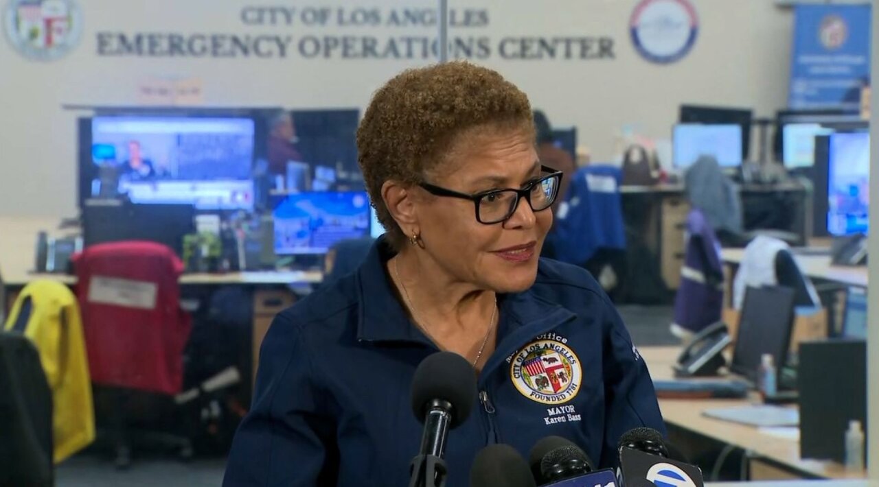 اعزام ۷۰۰ تفنگدار نیروی دریایی و ۲۰۰۰ عضو گارد ملی به لسآنجلس/ترامپ اگر آنها تف کنند،ما آنها را خواهیم زد!/بازداشت ۲۴ نفر در برج ترامپ/مردم در وحشت