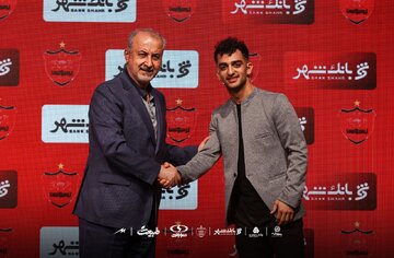 بررسی ابهامات جنجالیترین انتقال پرسپولیس؛ فخریان، جدیدترین دلیل برای حمله به درویش بررسی ابهامات جنجالیترین انتقال پرسپولیس؛ فخریان، جدیدترین دلیل برای حمله به درویش