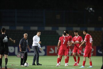 نارضایتی بازیکنان پرسپولیس از سبک بازی وحید هاشمیان! نارضایتی بازیکنان پرسپولیس از سبک بازی وحید هاشمیان!