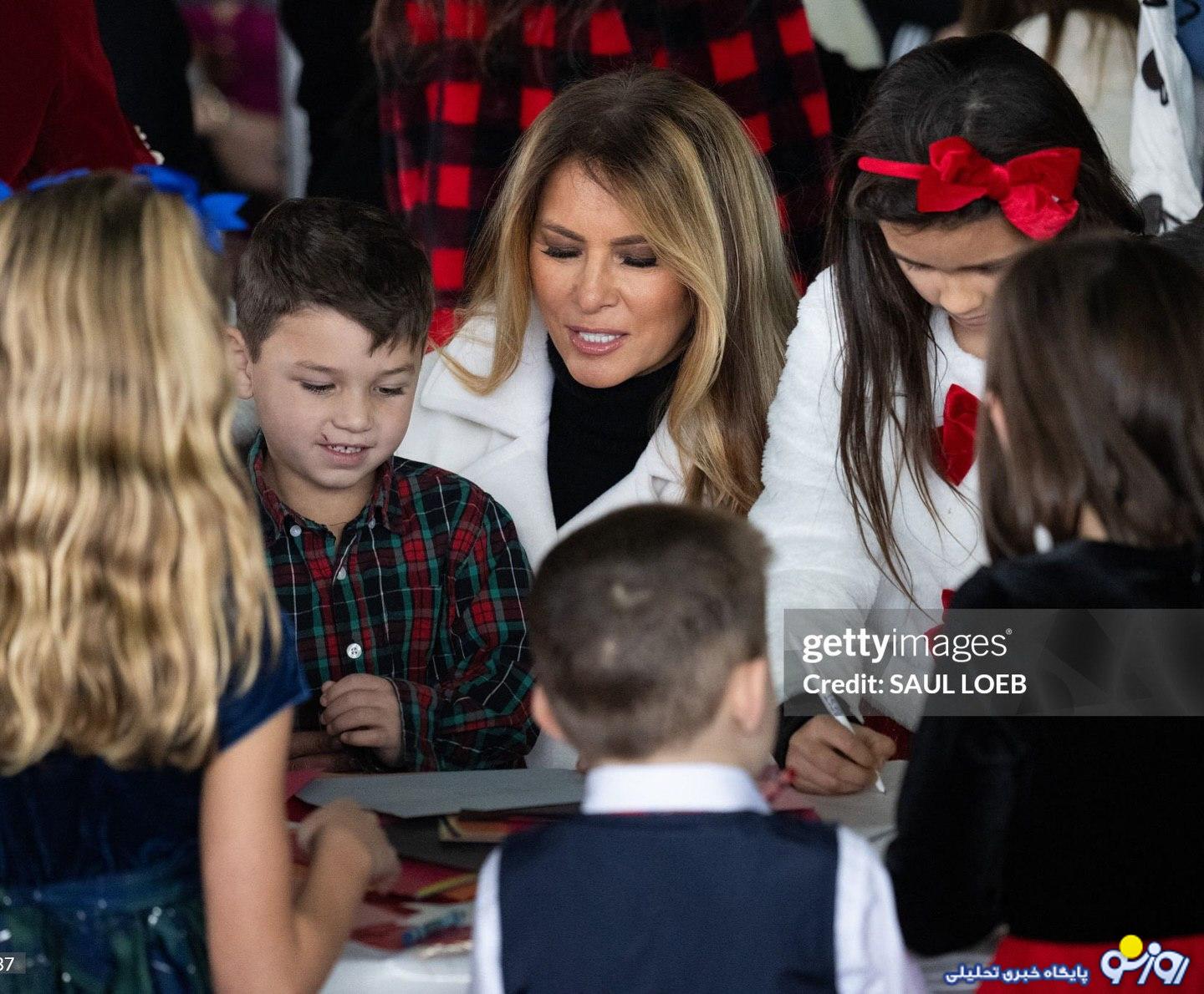 حاشیه دار شدن عکس‌های کریسمسی ملانیا ترامپ و بابانوئل